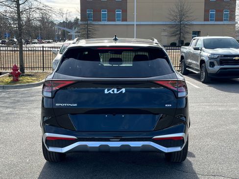 Used 2025 Kia Sportage SX image 8