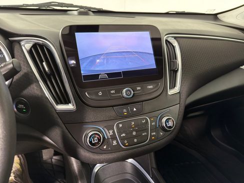 Used 2021 Chevrolet Malibu LT FWD image 16