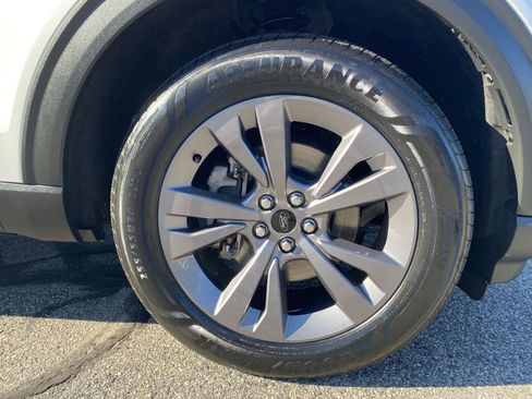 Used 2022 Ford Explorer XLT w/ Equipment Group 202A AWD/4WD image 9