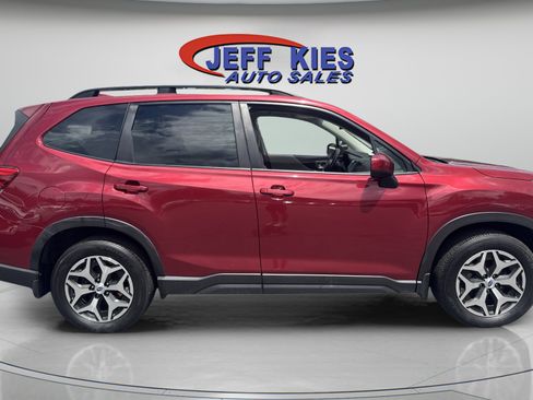 Used 2019 Subaru Forester Premium w/ All-Weather Package AWD/4WD image 4