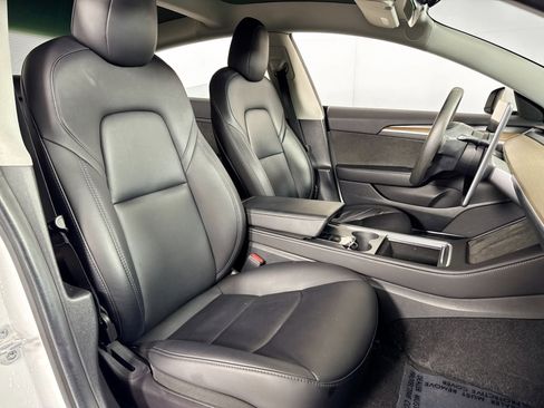 Used 2022 Tesla Model 3 Standard Range image 32