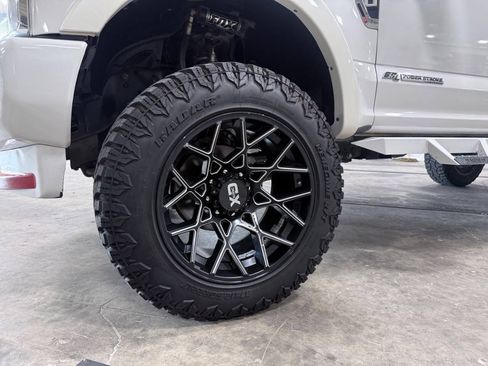 Used 2017 Ford F250 Platinum w/ Platinum Ultimate Package AWD/4WD image 32