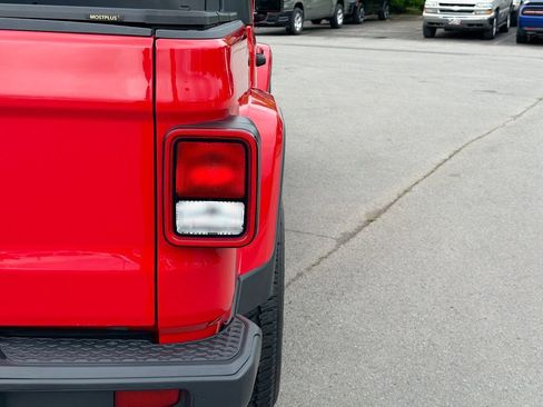 Used 2021 Jeep Gladiator Sport AWD/4WD image 11