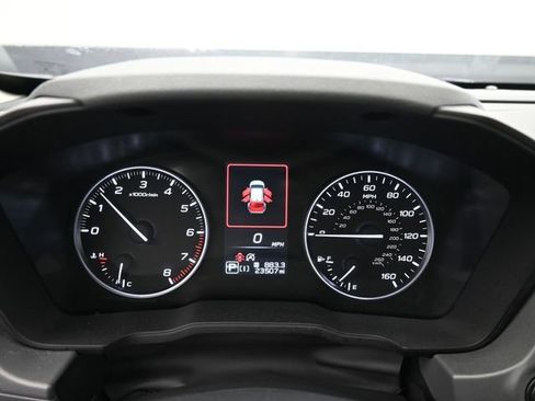 Used 2025 Subaru Crosstrek 2.0i Premium AWD/4WD image 17