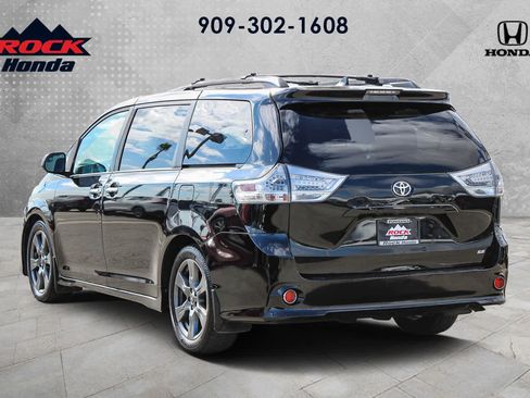 Used 2018 Toyota Sienna SE image 6