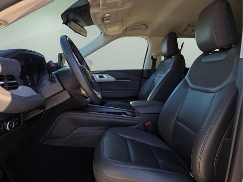 Used 2025 Ford Explorer Active w/ Active Comfort Package RWD image 15
