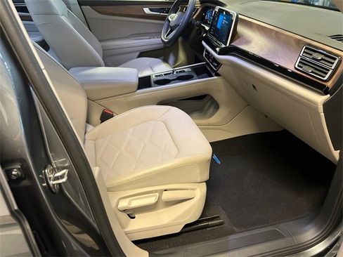 Certified 2024 Volkswagen Atlas SE image 10