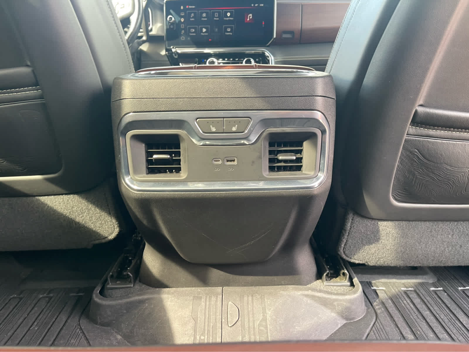 Used 2024 GMC Sierra 2500 Denali Ultimate AWD/4WD image 25