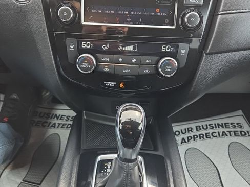 Used 2018 Nissan Rogue SV w/ Premium Package image 10