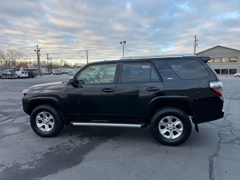 Used 2018 Toyota 4Runner SR5 image 8