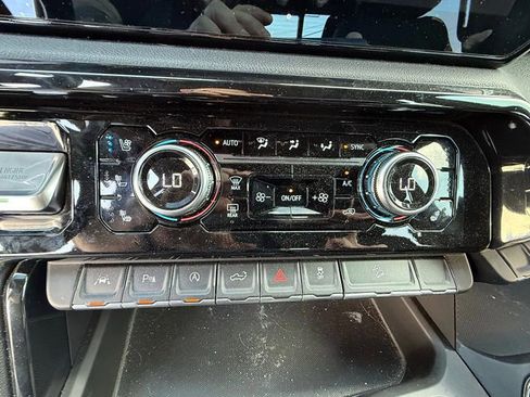 Used 2023 GMC Sierra 1500 AT4 w/ AT4 Premium Package AWD/4WD image 41