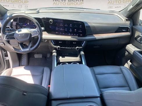 Used 2025 Chevrolet Tahoe Z71 w/ Comfort Package AWD/4WD image 10