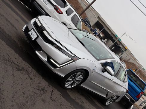 Certified 2018 Honda Clarity Plug-In Hybrid image 3