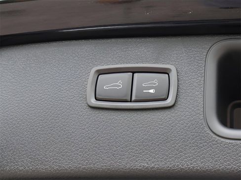 New 2025 Porsche Macan image 18