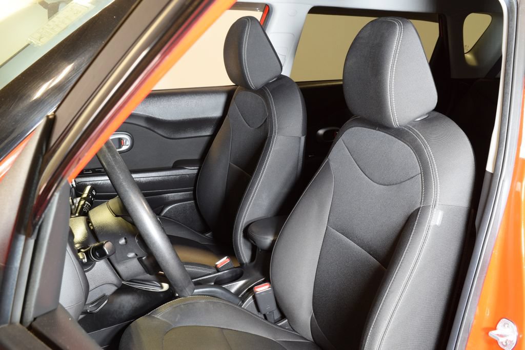 Used 2019 Kia Soul FWD image 3