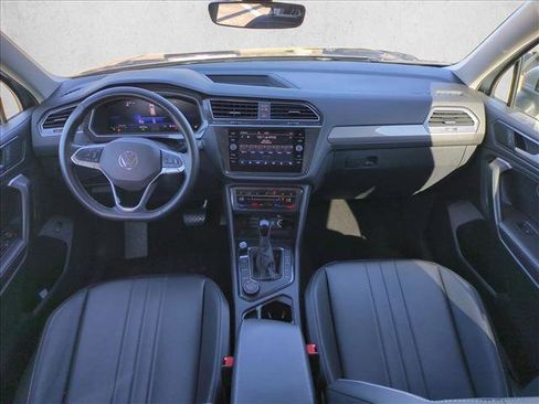 Used 2024 Volkswagen Tiguan SE image 16