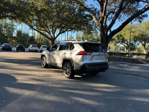 Used 2022 Toyota RAV4 XLE Premium image 8