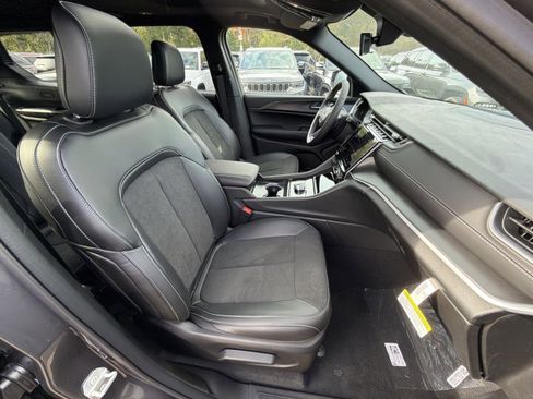 New 2025 Jeep Grand Cherokee L Altitude image 27