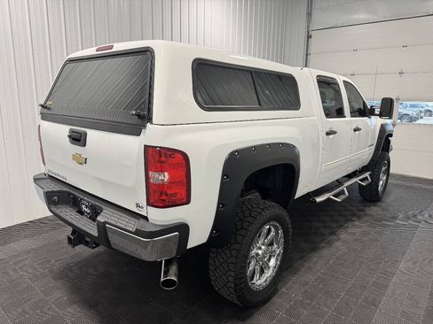 Used 2011 Chevrolet Silverado 2500 LT AWD/4WD image 3