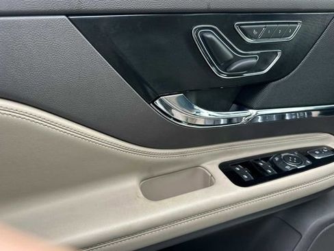 Used 2022 Lincoln Corsair Reserve w/ Equipment Group 201A image 10