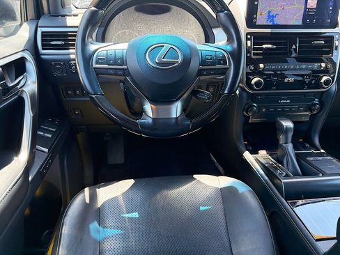 Used 2022 Lexus GX 460 Luxury w/ Accessory Package AWD/4WD image 18