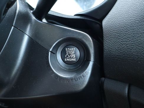 Used 2018 Jeep Renegade Altitude AWD/4WD image 25