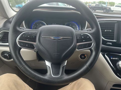 Used 2020 Chrysler Voyager Lxi FWD image 18