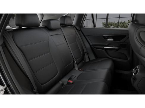 Used 2026 Mercedes-Benz GLC 350e 4MATIC image 4