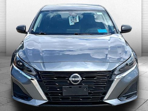 Used 2025 Nissan Altima 2.5 SV FWD image 2