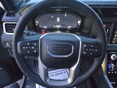 Used 2023 GMC Yukon XL Denali image 13