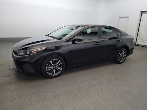 Used 2022 Kia Forte LXS FWD image 2