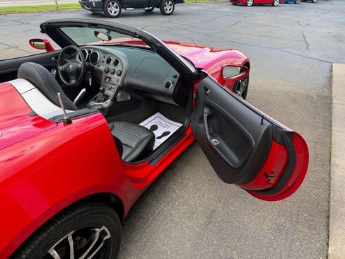 Used 2006 Pontiac Solstice Convertible w/ Premium Package RWD image 39