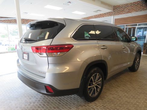 Used 2018 Toyota Highlander XLE AWD/4WD image 70