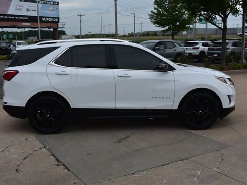 Used 2020 Chevrolet Equinox LT w/ Sport Edition FWD image 4