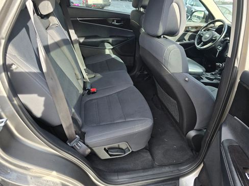 Used 2016 Kia Sorento LX w/ LX Convenience Package image 13