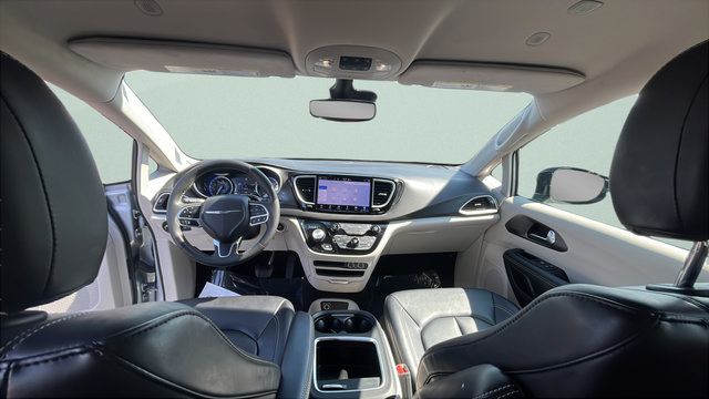 Used 2024 Chrysler Pacifica Touring-L FWD image 25