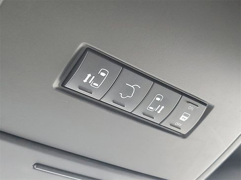 Used 2017 Dodge Grand Caravan SXT image 18