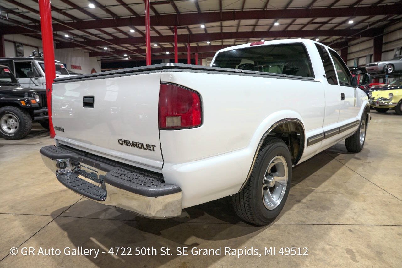 Used 2001 Chevrolet S10 Pickup LS w/ Preferred Equipment Group RWD image 8
