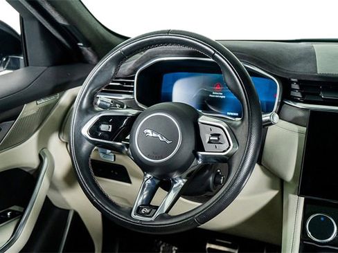 Used 2022 Jaguar F-PACE SVR image 61