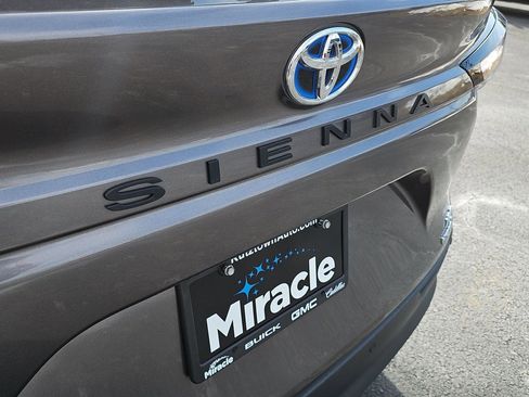 Used 2023 Toyota Sienna XLE image 29