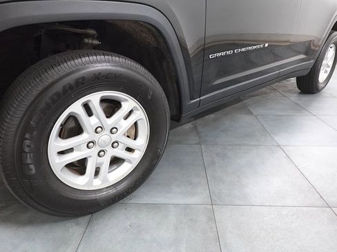 Used 2022 Jeep Grand Cherokee Laredo w/ Luxury Tech Group I image 30