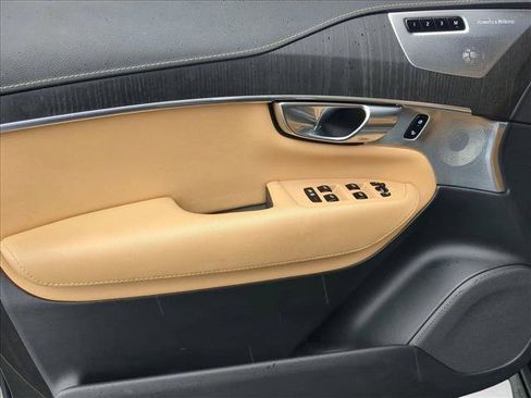 Used 2022 Volvo XC90 T8 Inscription w/ Lounge Package image 9