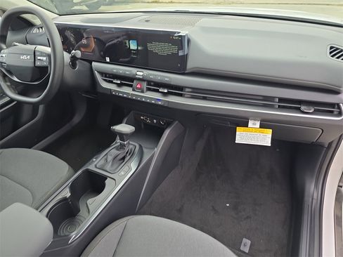 New 2025 Kia K4 LXS image 13