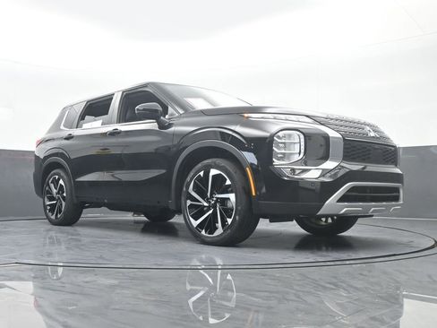 Used 2022 Mitsubishi Outlander SE image 69