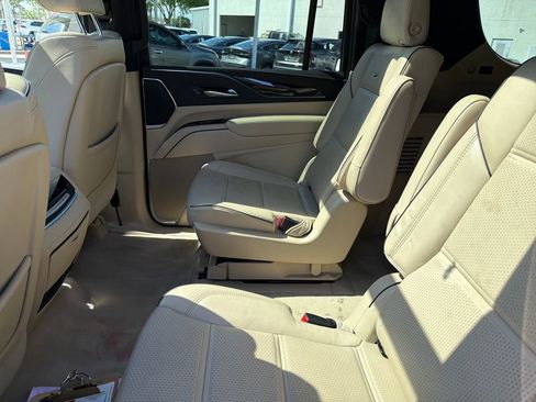 Used 2023 Cadillac Escalade ESV Premium Luxury image 34