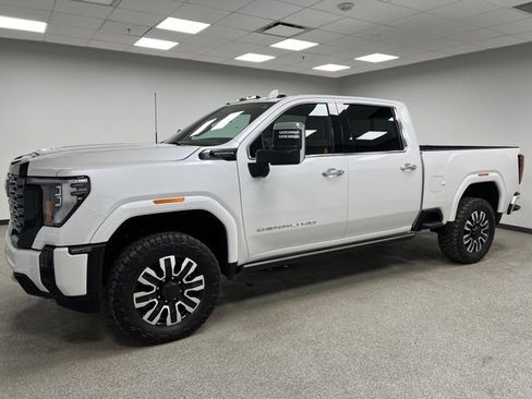 Used 2025 GMC Sierra 3500 Denali Ultimate image 5