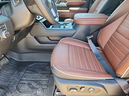 New 2026 GMC Sierra 2500 Denali Ultimate AWD/4WD image 8