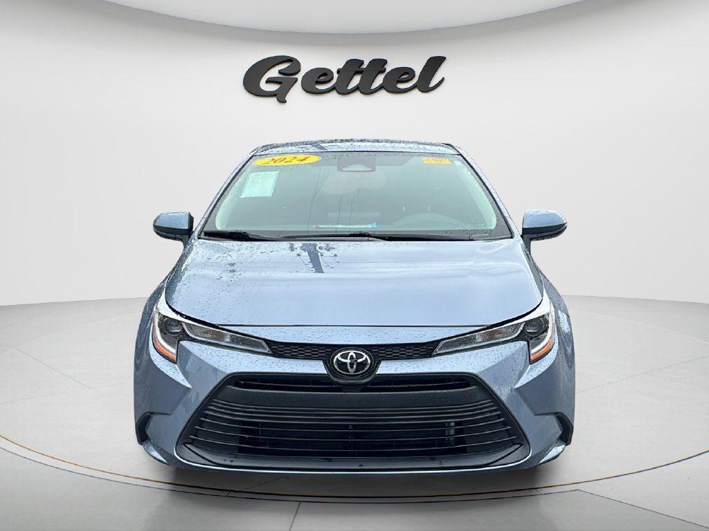 Used 2024 Toyota Corolla LE FWD image 2