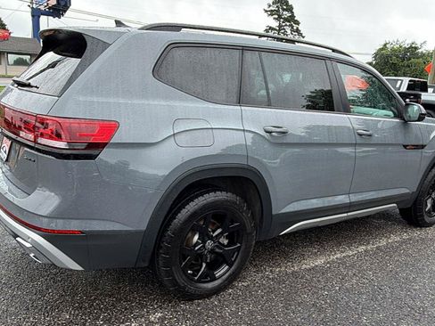Used 2025 Volkswagen Atlas Peak Edition SE AWD/4WD image 5