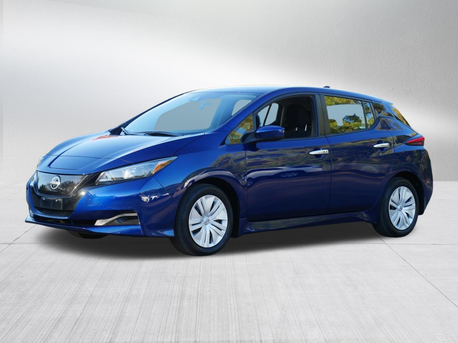 Certified 2025 Nissan Leaf S FWD image 3